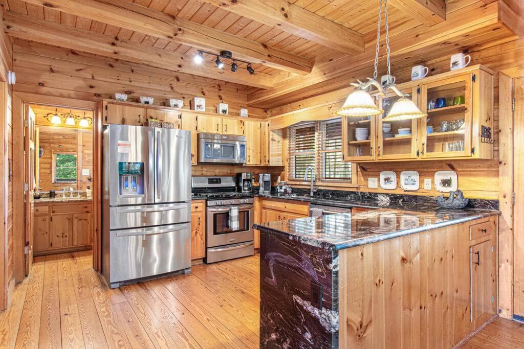 Cherry Log Summit Cabin By Bk Stays - Family Friendly - Playground - Game Room - Jacuzzi - Amazing Mountain Views Exteriör bild
